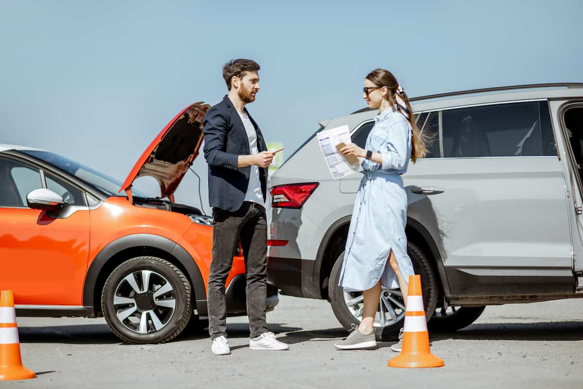 ¿Por qué contratar un seguro coche a terceros ampliado?