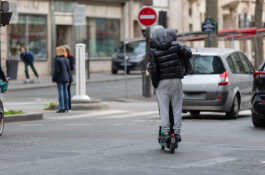 cuantas personas pueden ir en un patinete electrico